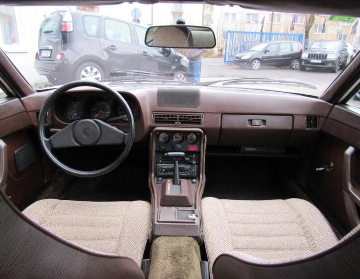Porsche 924 11