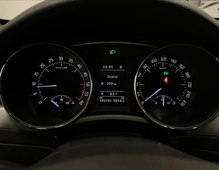 Škoda Superb Liftback 2,0 l 103 kw