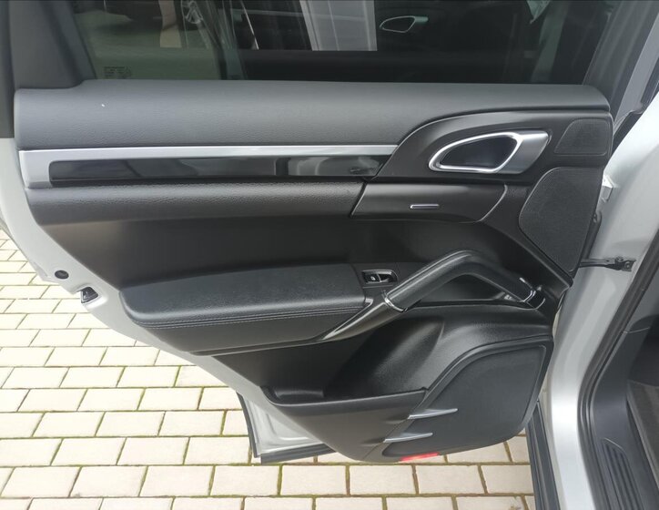 Porsche Cayenne Kombi 3,0 l 180 kw