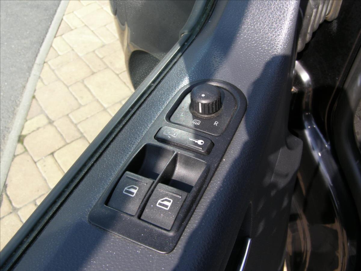 Volkswagen Caravelle MPV 2,5 l 128 kw