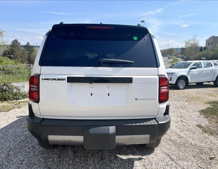 Toyota Land Cruiser 6