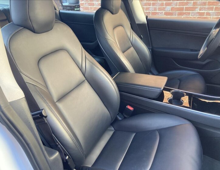 Tesla Model 3 Sedan 0,0 208 kw