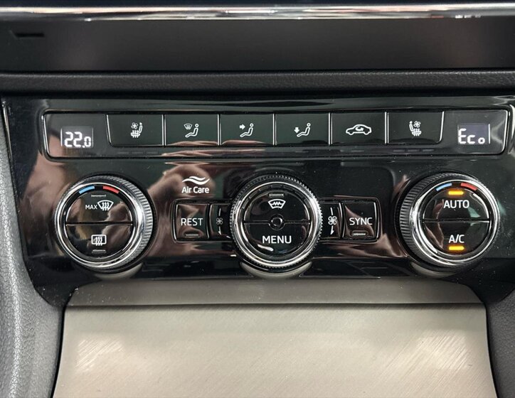 Škoda Superb Sedan / Limuzína 1,4 l 160 kw