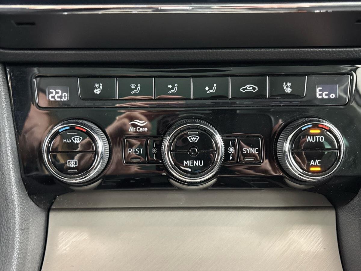 Škoda Superb Sedan / Limuzína 1,4 l 160 kw