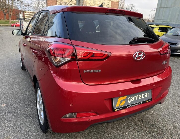 Hyundai i20 8