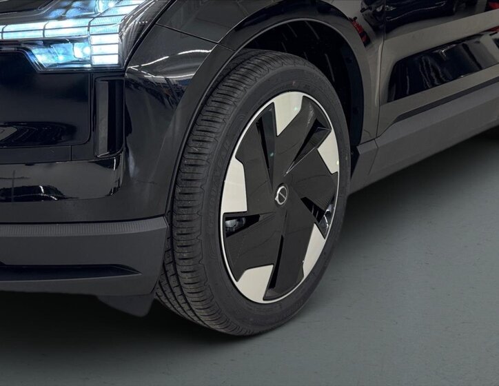 Volvo EX30 SUV / Terénní 0,0 200 kw