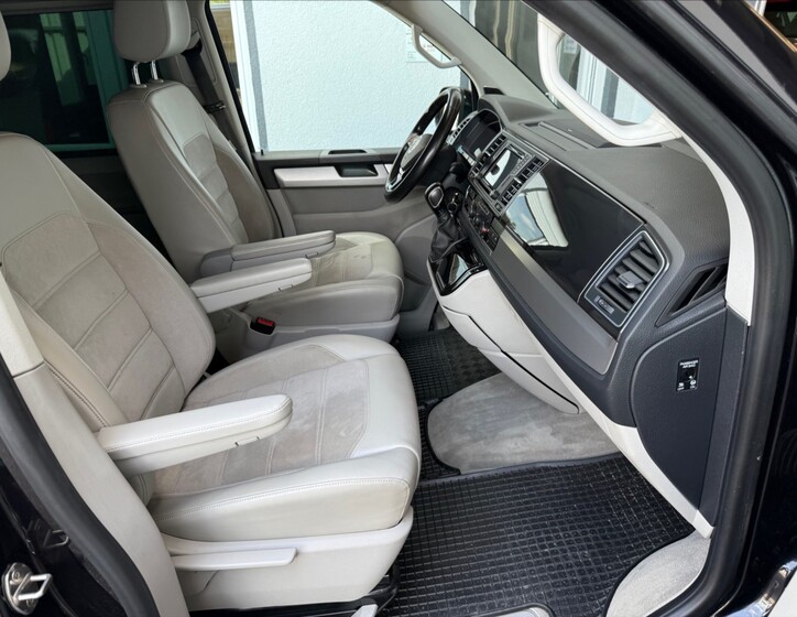 Volkswagen Multivan 11