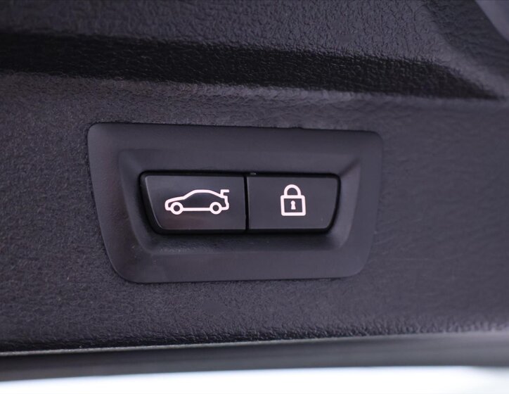 BMW X5 SUV / Terénní 3,0 l 230 kw