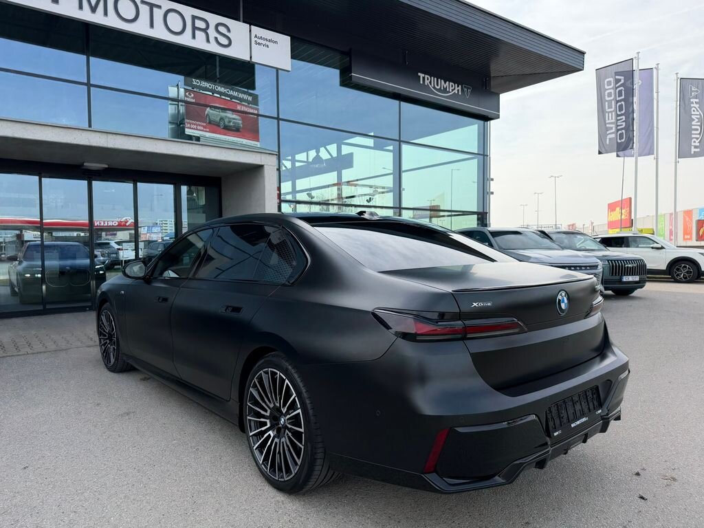 BMW Řada 7 Sedan / Limuzína 3,0 l 360 kw