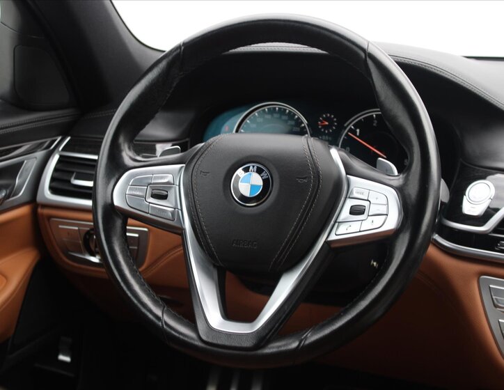 BMW Řada 7 Sedan / Limuzína 3,0 l 195 kw