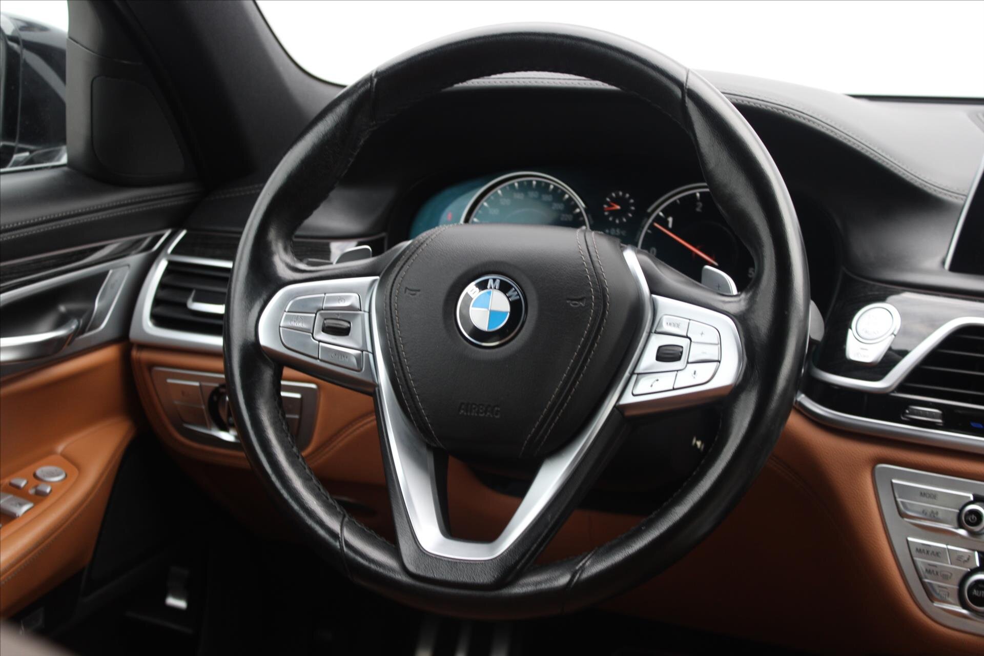 BMW Řada 7 Sedan / Limuzína 3,0 l 195 kw