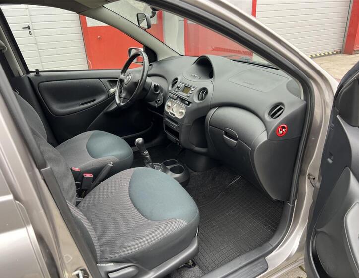 Toyota Yaris 17