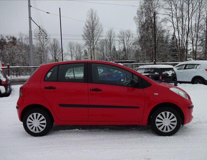 Toyota Yaris Hatchback 998,0 51 kw