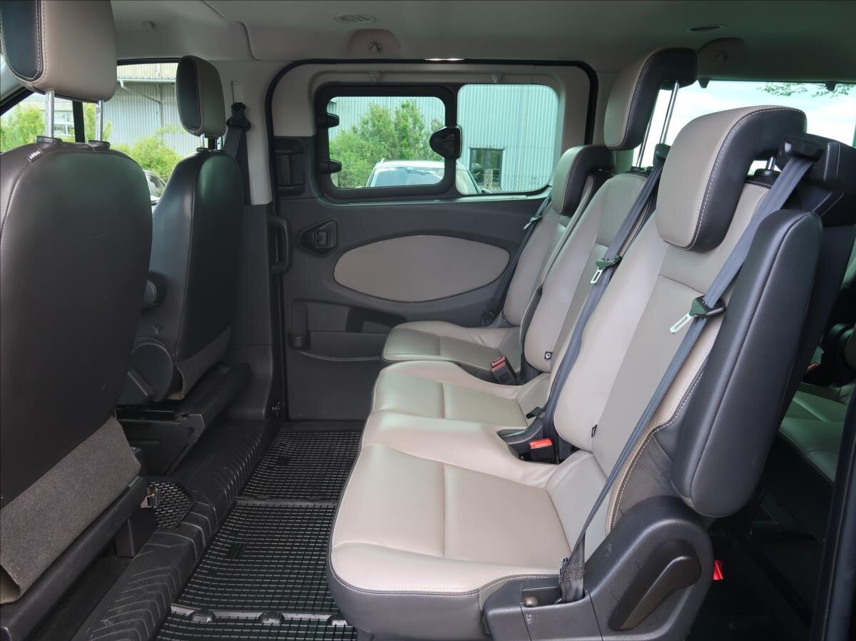 Ford Tourneo Custom MPV 2,2 l 114 kw