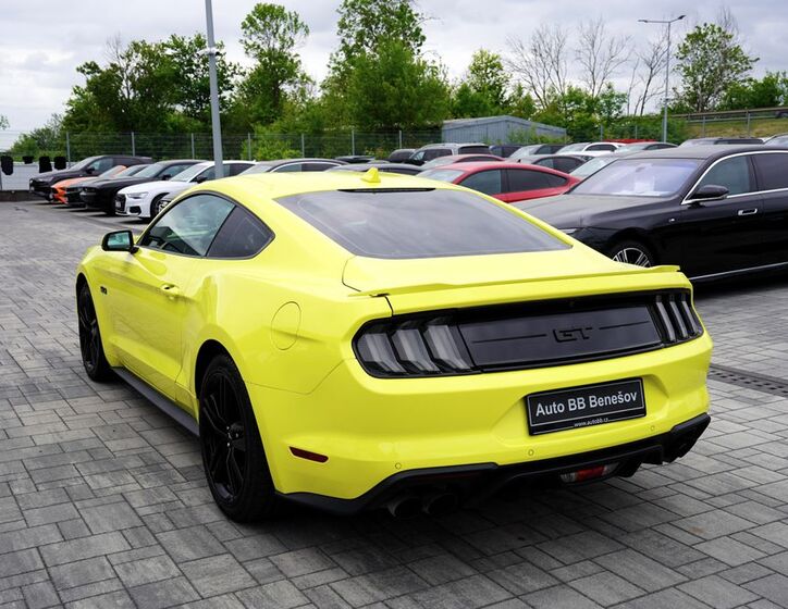 Ford Mustang 4