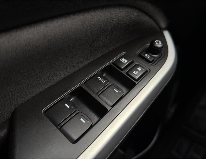 Suzuki Vitara SUV / Terénní 1,4 l 103 kw