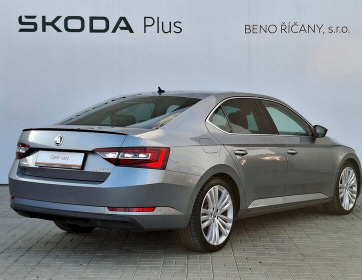 Škoda Superb Sedan / Limuzína 2,0 l 140 kw