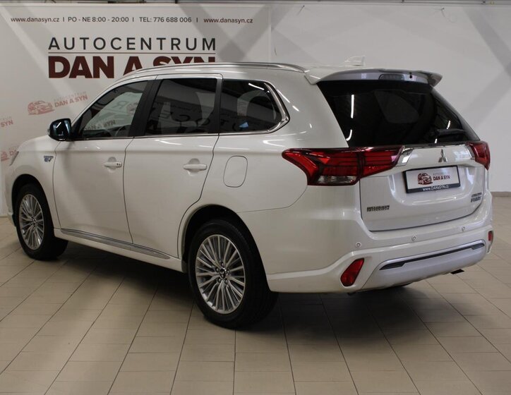 Mitsubishi Outlander SUV / Terénní 2,4 l 99 kw