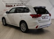 Mitsubishi Outlander SUV / Terénní 2,4 l 99 kw