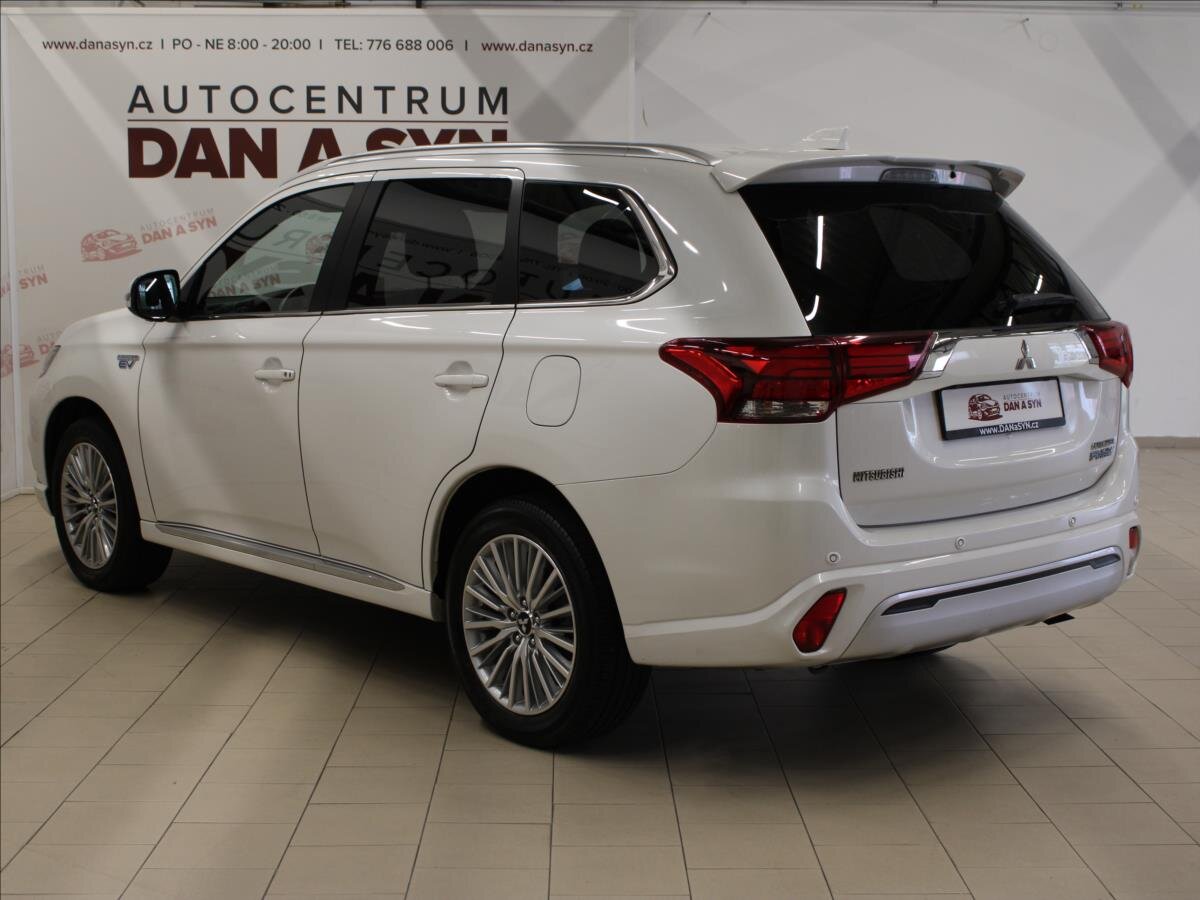 Mitsubishi Outlander SUV / Terénní 2,4 l 99 kw