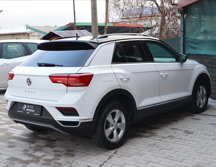 Volkswagen T-Roc 6