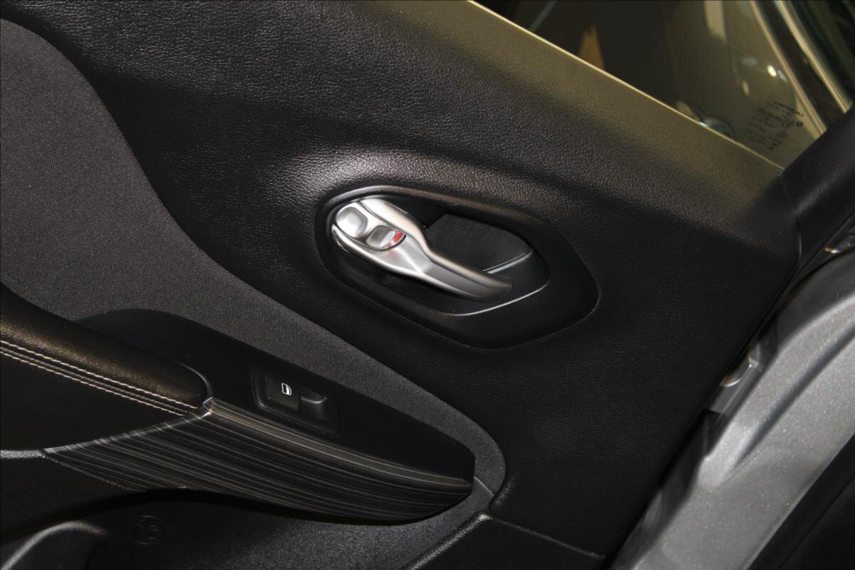 Jeep Cherokee SUV / Terénní 2,2 l 136 kw