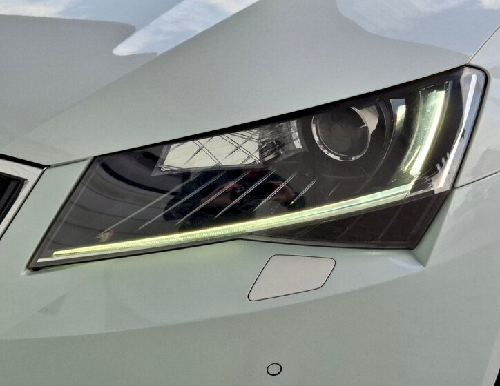 Škoda Superb Sedan / Limuzína 2,0 l 206 kw