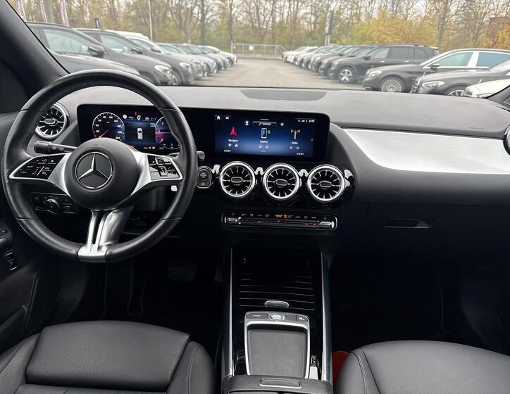 Mercedes-Benz GLA 12