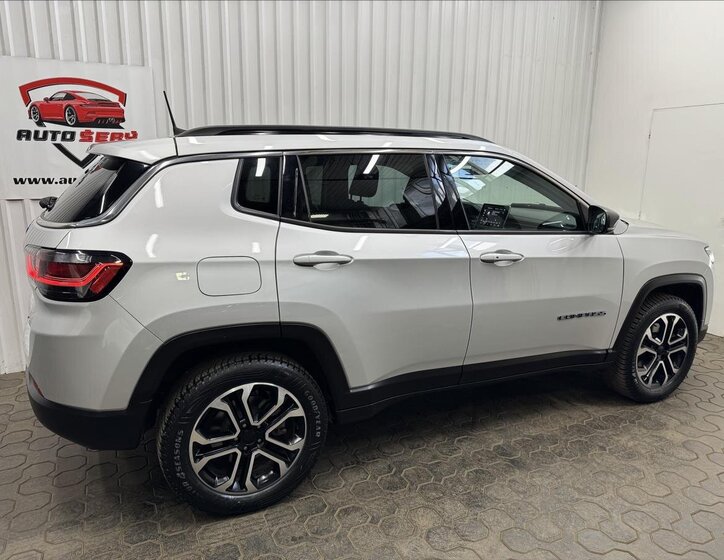 Jeep Compass SUV / Terénní 1,3 l 140 kw