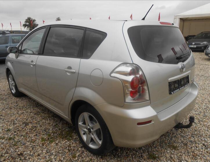 Toyota Corolla Verso 8