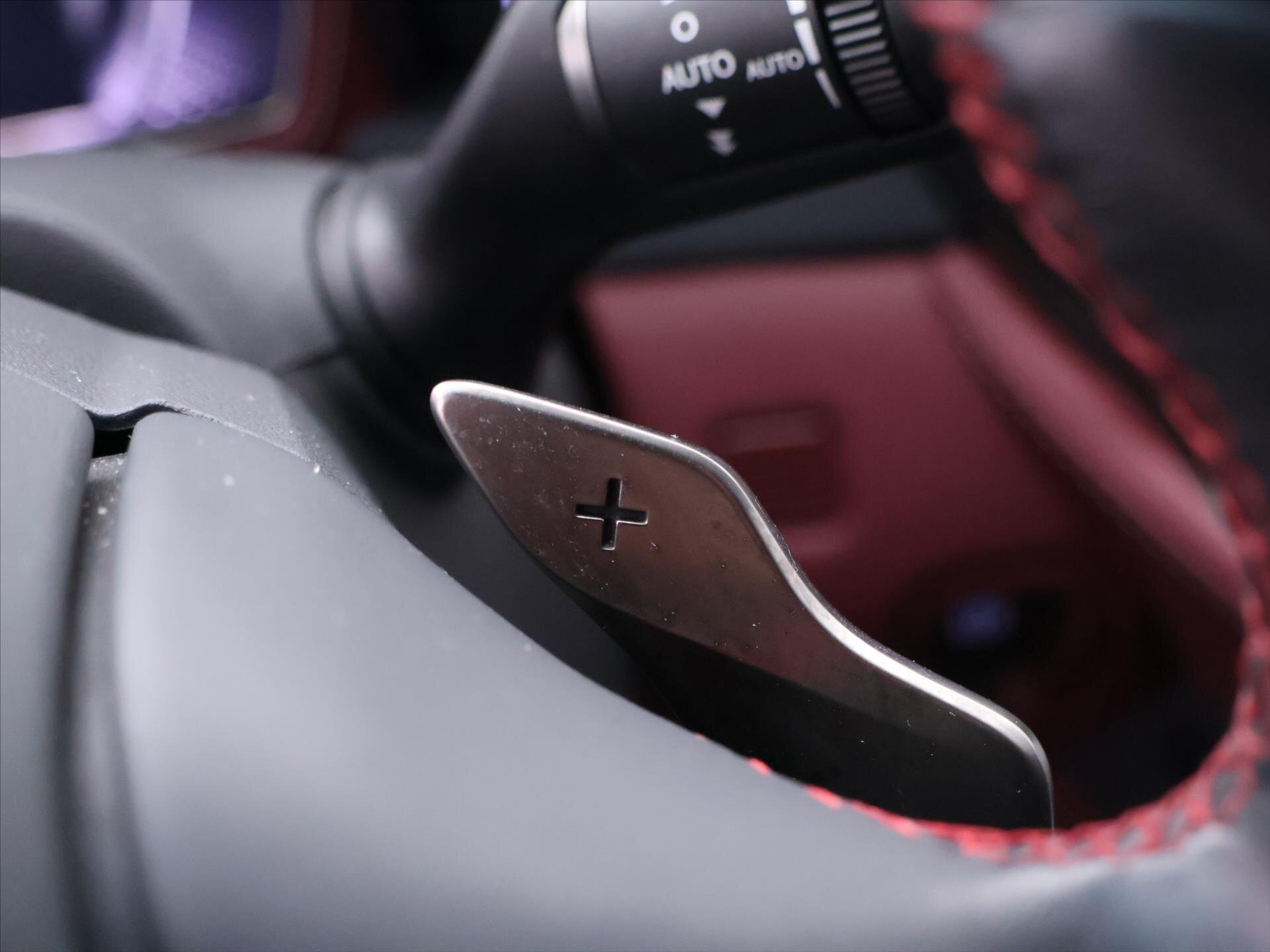 Lexus LS 500h Sedan / Limuzína 3,5 l 220 kw