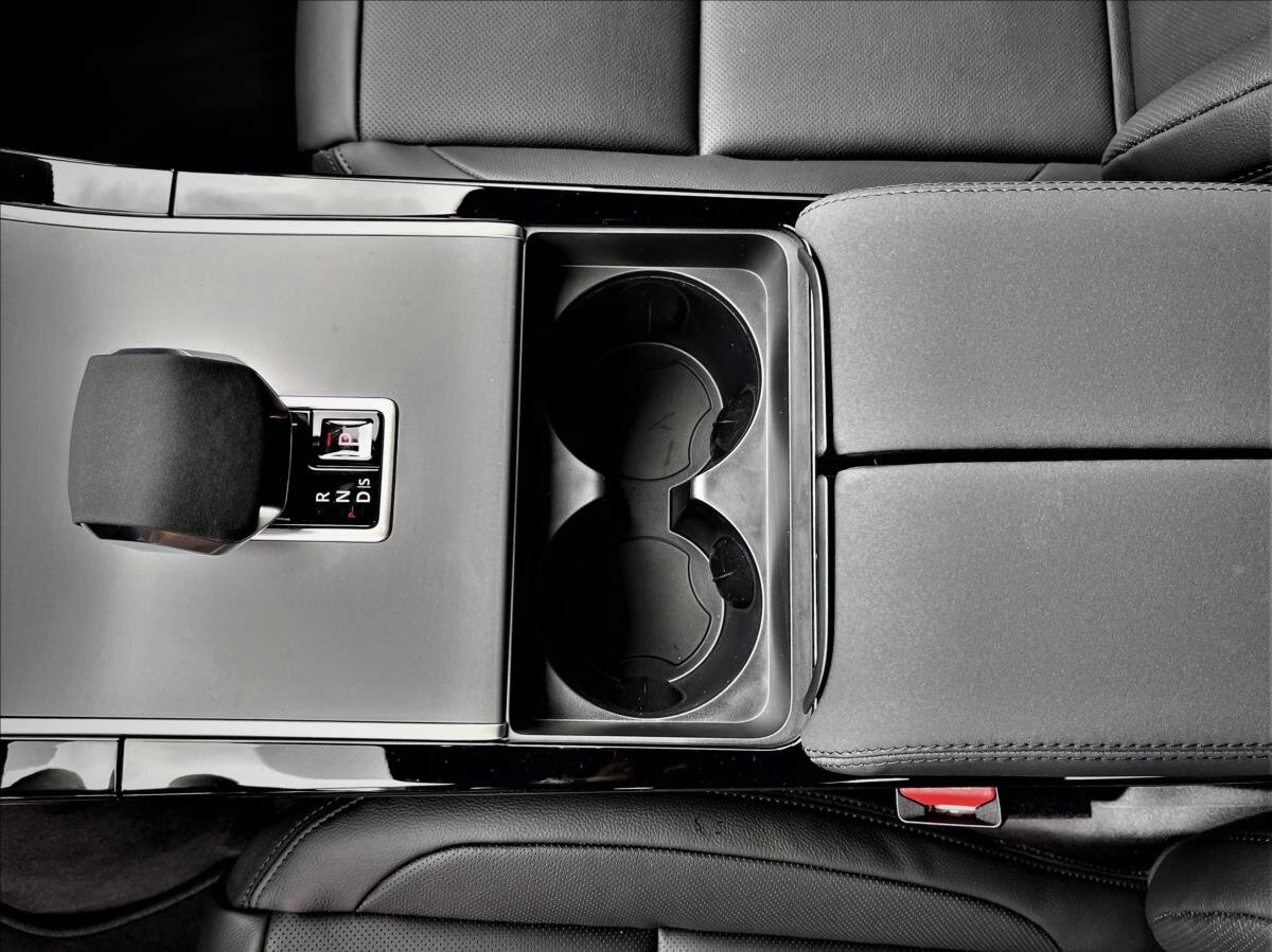 Land Rover Range Rover Velar SUV / Terénní 2,0 l 150 kw