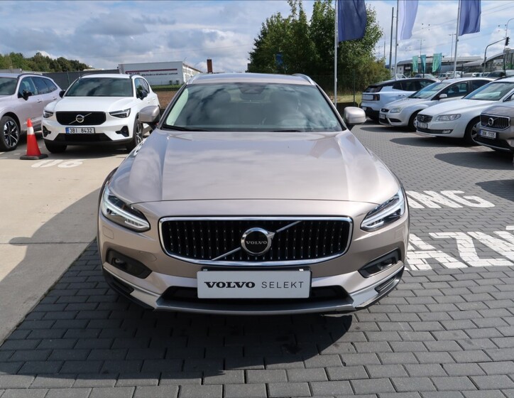 Volvo V90 2