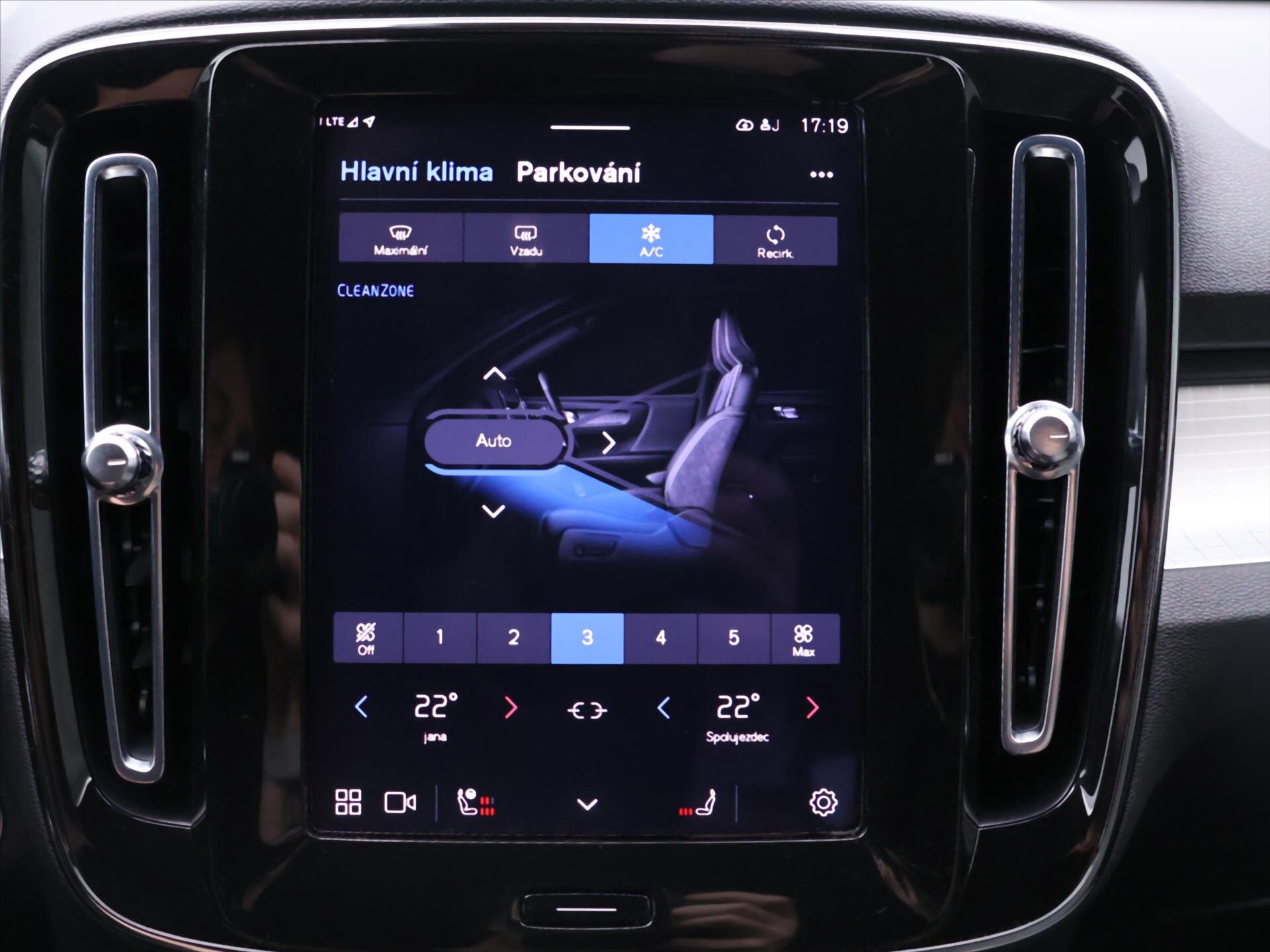 Volvo XC40 SUV 2,0 l 145 kw