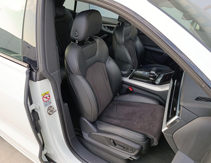 Audi Q8 SUV / Terénní 3,0 l 210 kw