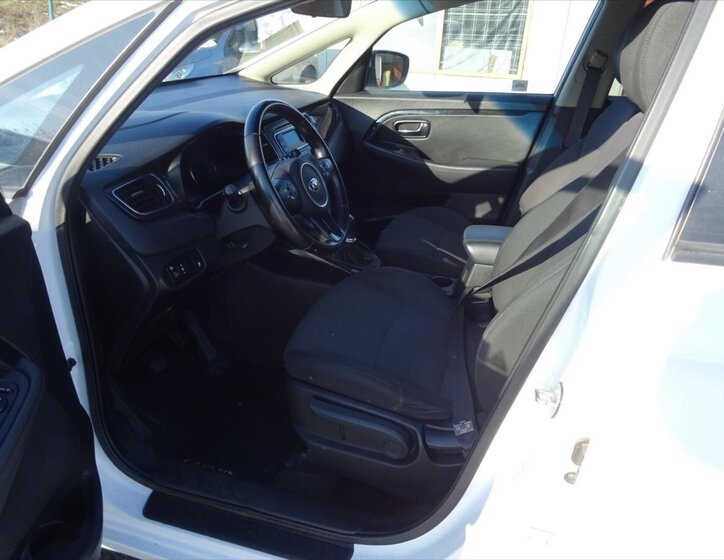 KIA Carens 9