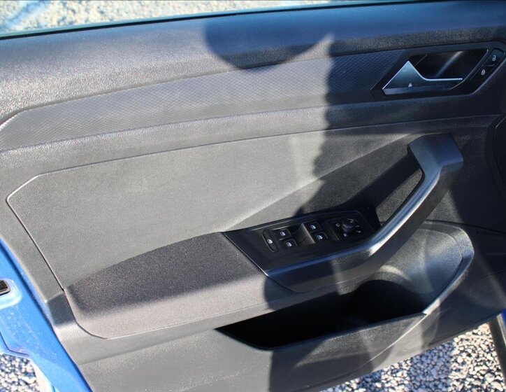 Volkswagen T-Roc SUV / Terénní 1,6 l 85 kw