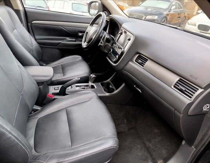 Mitsubishi Outlander SUV 2,3 l 110 kw