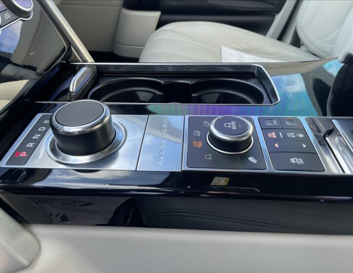 Land Rover Range Rover SUV 4,4 l 250 kw