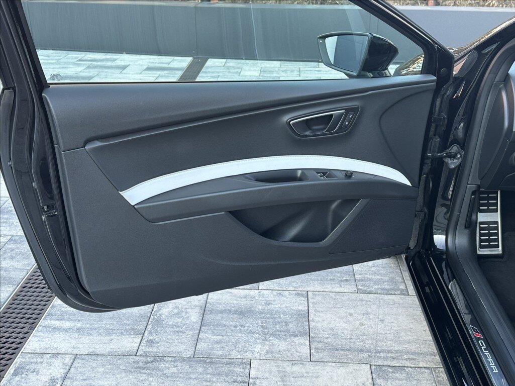 Seat Leon Hatchback 2,0 l 213 kw