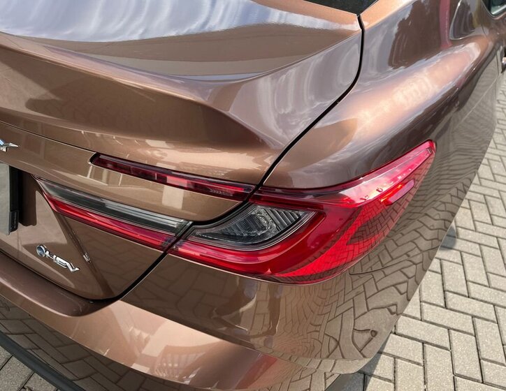 Toyota Camry Sedan / Limuzína 2,5 l 137 kw