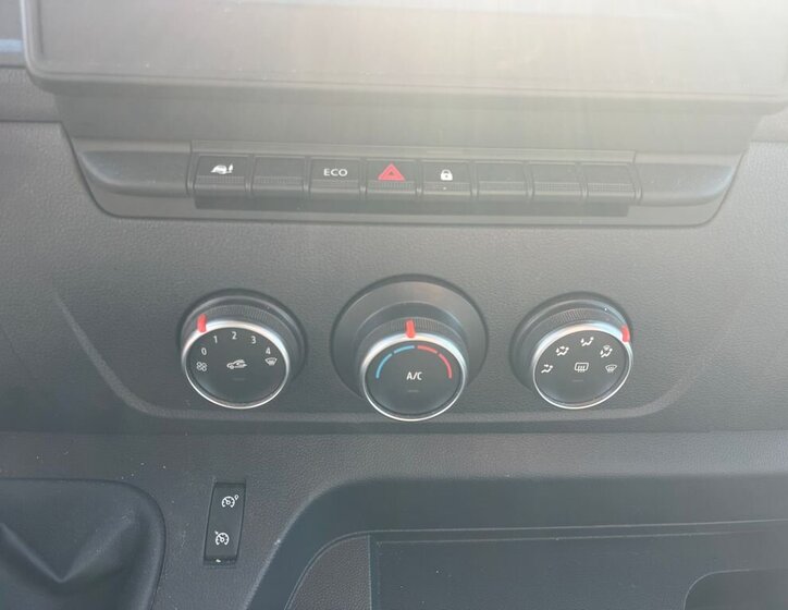 Nissan Interstar Skříň 2,3 l 100 kw