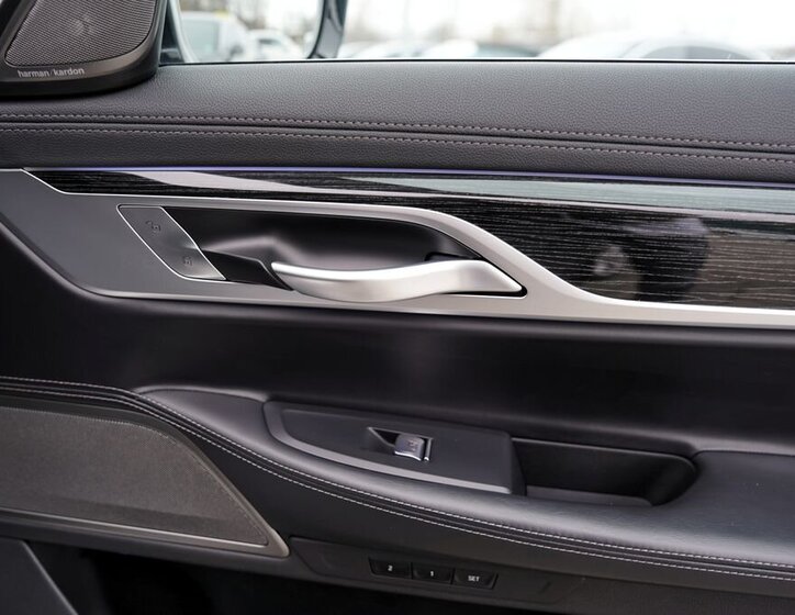 BMW Řada 7 Sedan 3,0 l 210 kw