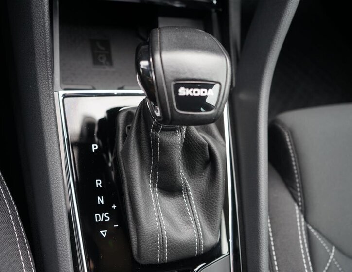 Škoda Karoq SUV / Terénní 1,5 l 110 kw