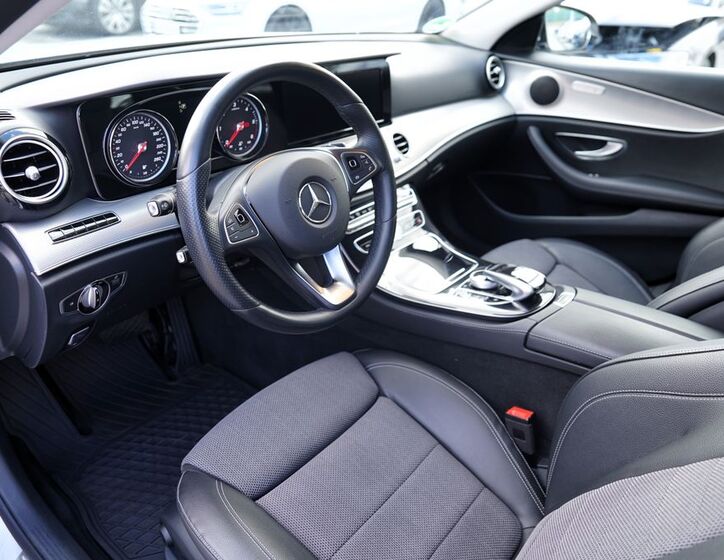 Mercedes-Benz Třídy E 16