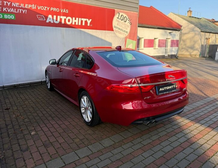 Jaguar XF 10