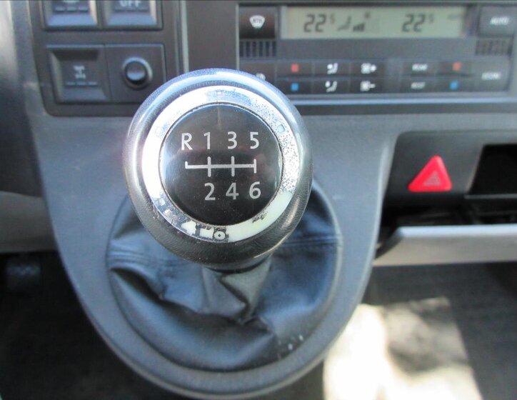 Volkswagen Caravelle Kombi 2,5 l 128 kw