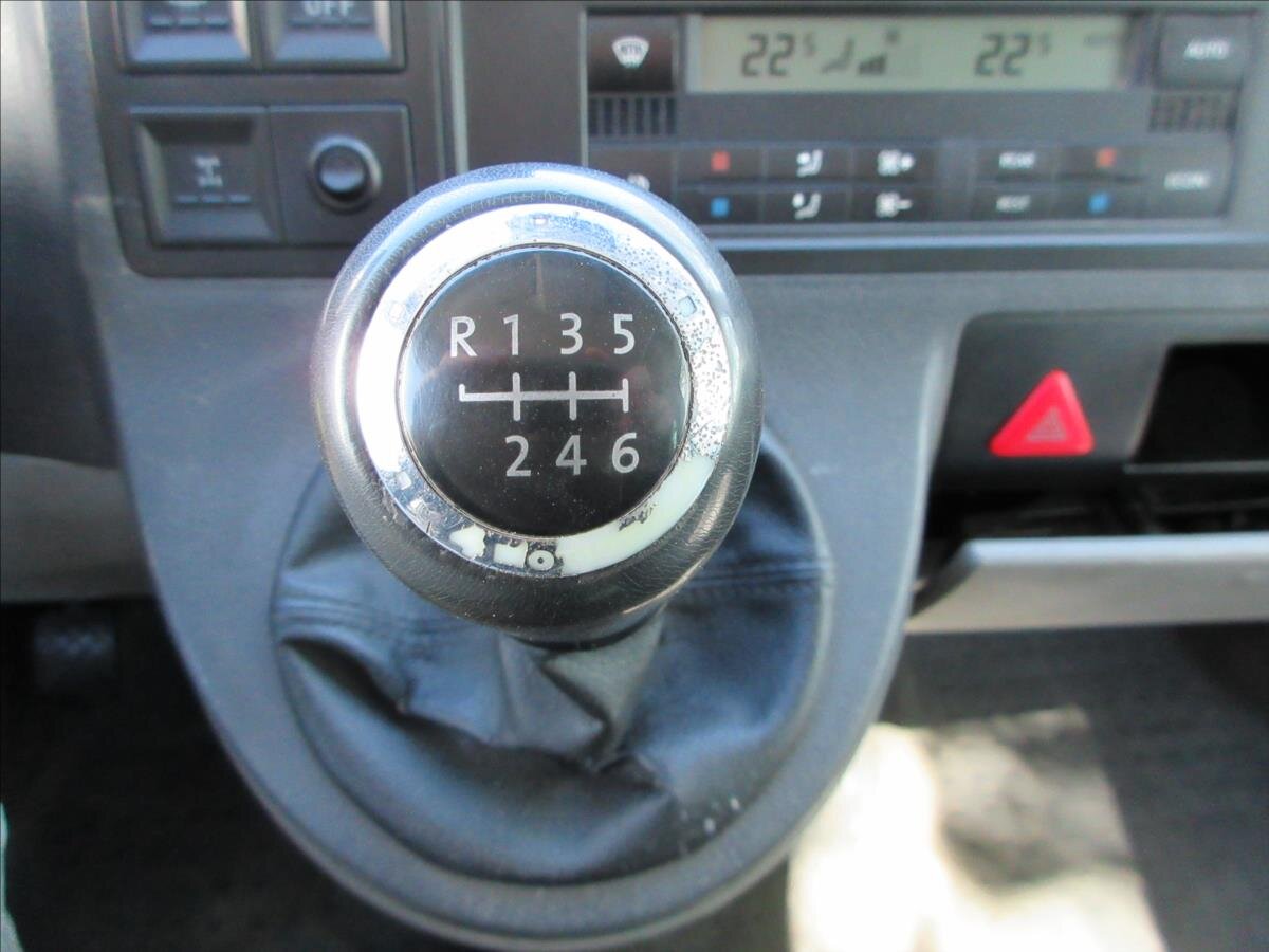 Volkswagen Caravelle Kombi 2,5 l 128 kw