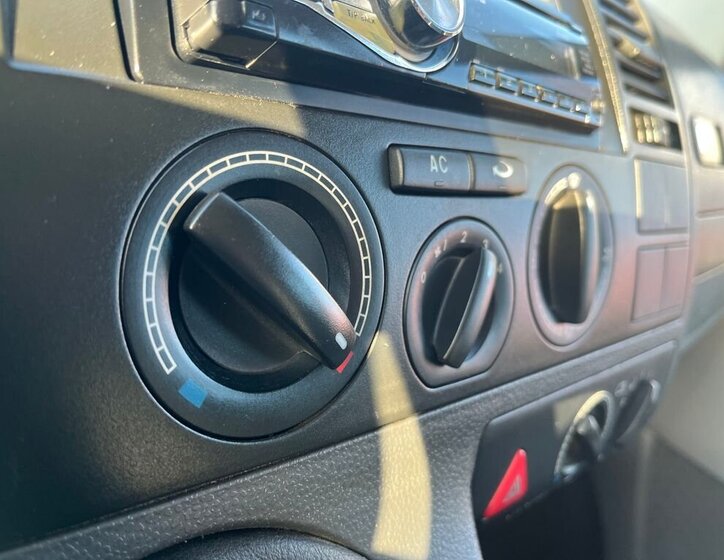 Volkswagen Caravelle 23