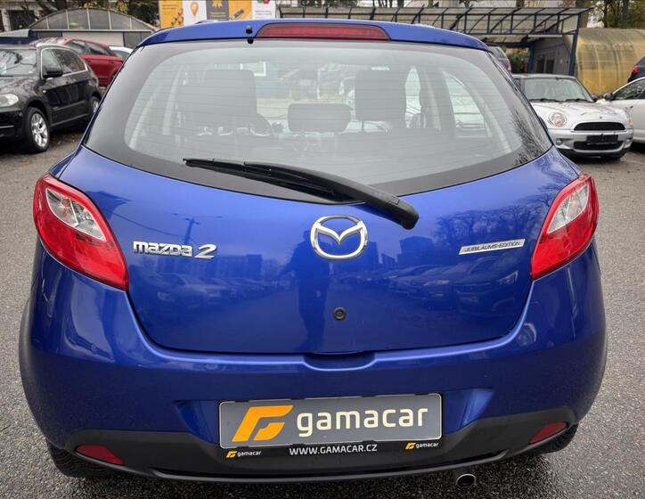 Mazda 2 8